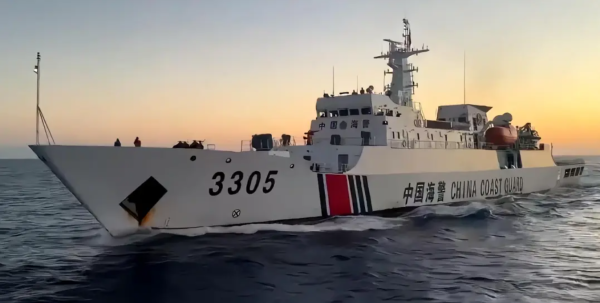 快牛盘 9·16黄岩岛对峙: 对非法侵闯的菲方船只, 中方采取了管制措施